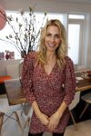 Bussum 3 maart 2020
Opening nieuwe pand en boekpresentatie van Vivian Reijs. Wendy v Dijk ontvangt het eerste boek