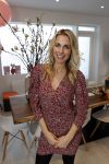 Bussum 3 maart 2020
Opening nieuwe pand en boekpresentatie van Vivian Reijs. Wendy v Dijk ontvangt het eerste boek