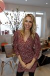 Bussum 3 maart 2020
Opening nieuwe pand en boekpresentatie van Vivian Reijs. Wendy v Dijk ontvangt het eerste boek