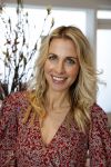 Bussum 3 maart 2020
Opening nieuwe pand en boekpresentatie van Vivian Reijs. Wendy v Dijk ontvangt het eerste boek
