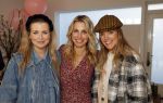 Bussum 3 maart 2020
Opening nieuwe pand en boekpresentatie van Vivian Reijs. Wendy v Dijk ontvangt het eerste boek . Vivian met Jennifer  Ewbank Fleur Mignon en â€¦