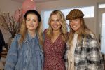 Bussum 3 maart 2020
Opening nieuwe pand en boekpresentatie van Vivian Reijs. Wendy v Dijk ontvangt het eerste boek . Vivian met Jennifer  Ewbank Fleur Mignon en â€¦