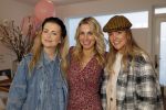 Bussum 3 maart 2020
Opening nieuwe pand en boekpresentatie van Vivian Reijs. Wendy v Dijk ontvangt het eerste boek . Vivian met Jennifer  Ewbank Fleur Mignon en â€¦