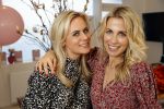 Bussum 3 maart 2020
Opening nieuwe pand en boekpresentatie van Vivian Reijs. Wendy v Dijk ontvangt het eerste boek . Vivian met Fleur Mignon