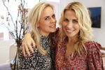 Bussum 3 maart 2020
Opening nieuwe pand en boekpresentatie van Vivian Reijs. Wendy v Dijk ontvangt het eerste boek . Vivian met Fleur Mignon