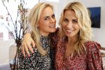 Bussum 3 maart 2020
Opening nieuwe pand en boekpresentatie van Vivian Reijs. Wendy v Dijk ontvangt het eerste boek . Vivian met Fleur Mignon