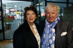 Schiphol 4 februari 2020
Katja Schuurman Peter Faber Willibrord Frequin Gerard Cox en Barrie Stevens vertrekkenb vanaf schiphol naar Suriname voor de opnames van het RTL4 programma Beter laat dan ooit. Willibrord met zijn vriendin