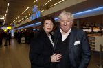 Schiphol 4 februari 2020
Katja Schuurman Peter Faber Willibrord Frequin Gerard Cox en Barrie Stevens vertrekkenb vanaf schiphol naar Suriname voor de opnames van het RTL4 programma Beter laat dan ooit. Willibrord met zijn vriendin
