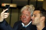 Schiphol 28 februari 2020
Aankomst Willibrord Frequin Barry Stevens Gerard Cox en Peter Faber op schiphol na de opnames van hun programma beter laat dan nooit.