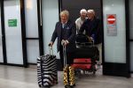 Schiphol 28 februari 2020
Aankomst Willibrord Frequin Barry Stevens Gerard Cox en Peter Faber op schiphol na de opnames van hun programma beter laat dan nooit.