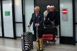 Schiphol 28 februari 2020
Aankomst Willibrord Frequin Barry Stevens Gerard Cox en Peter Faber op schiphol na de opnames van hun programma beter laat dan nooit.