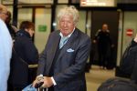 Schiphol 28 februari 2020
Aankomst Willibrord Frequin Barry Stevens Gerard Cox en Peter Faber op schiphol na de opnames van hun programma beter laat dan nooit.