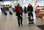 Schiphol 27 februari 2020
Wesley Sneijder haalt zijn zoon Xess Xava en Yolathe Cabau v Kasbergen op nadat ze van uit Los Angeles naar Amsterdam/schiphol zijn gevloegen.