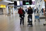 Schiphol 27 februari 2020
Wesley Sneijder haalt zijn zoon Xess Xava en Yolathe Cabau v Kasbergen op nadat ze van uit Los Angeles naar Amsterdam/schiphol zijn gevloegen.