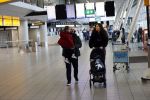 Schiphol 27 februari 2020
Wesley Sneijder haalt zijn zoon Xess Xava en Yolathe Cabau v Kasbergen op nadat ze van uit Los Angeles naar Amsterdam/schiphol zijn gevloegen.