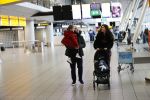 Schiphol 27 februari 2020
Wesley Sneijder haalt zijn zoon Xess Xava en Yolathe Cabau v Kasbergen op nadat ze van uit Los Angeles naar Amsterdam/schiphol zijn gevloegen.