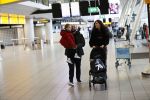 Schiphol 27 februari 2020
Wesley Sneijder haalt zijn zoon Xess Xava en Yolathe Cabau v Kasbergen op nadat ze van uit Los Angeles naar Amsterdam/schiphol zijn gevloegen.