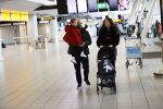 Schiphol 27 februari 2020
Wesley Sneijder haalt zijn zoon Xess Xava en Yolathe Cabau v Kasbergen op nadat ze van uit Los Angeles naar Amsterdam/schiphol zijn gevloegen.