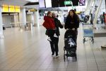 Schiphol 27 februari 2020
Wesley Sneijder haalt zijn zoon Xess Xava en Yolathe Cabau v Kasbergen op nadat ze van uit Los Angeles naar Amsterdam/schiphol zijn gevloegen.