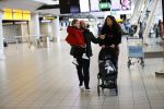 Schiphol 27 februari 2020
Wesley Sneijder haalt zijn zoon Xess Xava en Yolathe Cabau v Kasbergen op nadat ze van uit Los Angeles naar Amsterdam/schiphol zijn gevloegen.