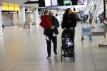 Schiphol 27 februari 2020
Wesley Sneijder haalt zijn zoon Xess Xava en Yolathe Cabau v Kasbergen op nadat ze van uit Los Angeles naar Amsterdam/schiphol zijn gevloegen.
