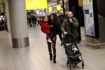 Schiphol 27 februari 2020
Wesley Sneijder haalt zijn zoon Xess Xava en Yolathe Cabau v Kasbergen op nadat ze van uit Los Angeles naar Amsterdam/schiphol zijn gevloegen.