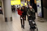 Schiphol 27 februari 2020
Wesley Sneijder haalt zijn zoon Xess Xava en Yolathe Cabau v Kasbergen op nadat ze van uit Los Angeles naar Amsterdam/schiphol zijn gevloegen.