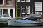 Amsterdam 28 januari 2020
Youp v t Hek op zijn fiets op de gracht waar hij weer in een huis woont.