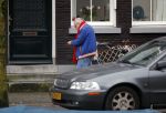 Amsterdam 28 januari 2020
Youp v t Hek op zijn fiets op de gracht waar hij weer in een huis woont.