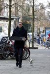 Amsterdam 20 februari 2021
Albert Verlinde heeft eten gehaald bij v Dam en loopt via het vondelpark met zijn hondje naar huis