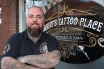 Eindhoven, 6 maart 2021
Danny Tattoo samen met zoon, moeder en Barbie