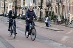 Amsterdam 20 februari 2021
Erwin Olaf met partner  op de fiets in Amsterdam zuid.