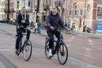 Amsterdam 20 februari 2021
Erwin Olaf met partner  op de fiets in Amsterdam zuid.