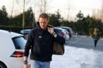 OOstzaan 12 februari 2021
Ferry Doedens en Levy v Wilgen checken samen in bij Hotel v d Valk . Levy rijdt in een dikke mercedes GT 63S AMG