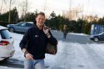 OOstzaan 12 februari 2021
Ferry Doedens en Levy v Wilgen checken samen in bij Hotel v d Valk . Levy rijdt in een dikke mercedes GT 63S AMG