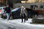 OOstzaan 12 februari 2021
Ferry Doedens en Levy v Wilgen checken samen in bij Hotel v d Valk . Levy rijdt in een dikke mercedes GT 63S AMG