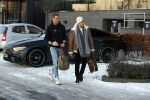 OOstzaan 12 februari 2021
Ferry Doedens en Levy v Wilgen checken samen in bij Hotel v d Valk . Levy rijdt in een dikke mercedes GT 63S AMG