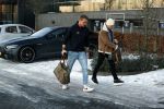 OOstzaan 12 februari 2021
Ferry Doedens en Levy v Wilgen checken samen in bij Hotel v d Valk . Levy rijdt in een dikke mercedes GT 63S AMG