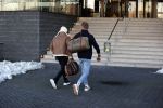 OOstzaan 12 februari 2021
Ferry Doedens en Levy v Wilgen checken samen in bij Hotel v d Valk . Levy rijdt in een dikke mercedes GT 63S AMG