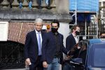 Amsterdam 21 februari 2021
Geert Wilders met zijn beveiliging in het vondelpark bij VondelCS