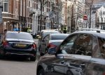 Amsterdam 21 februari 2021
Geert Wilders met zijn beveiliging in het vondelpark bij VondelCS