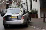 Amsterdam 16 februari 2021
Gerard Spong in zijn Rolls Royce en wandelend op straat met mondkapje.