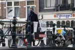 Amsterdam 16 februari 2021
Gerard Spong in zijn Rolls Royce en wandelend op straat met mondkapje.