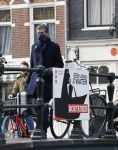 Amsterdam 16 februari 2021
Gerard Spong in zijn Rolls Royce en wandelend op straat met mondkapje.