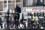 Amsterdam 16 februari 2021
Gerard Spong in zijn Rolls Royce en wandelend op straat met mondkapje.