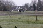 Lage Vuursche en Soest 27 februari 2021
Chris Visser biedt petitie aan bij Prinses Beatrix op Drakensteyn .  De grond bij paleis soestdijk waar misschien  huizen gebouwd gaan worden .