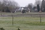Lage Vuursche en Soest 27 februari 2021
Chris Visser biedt petitie aan bij Prinses Beatrix op Drakensteyn .  De grond bij paleis soestdijk waar misschien  huizen gebouwd gaan worden .