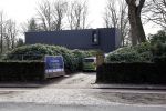 Tilburg 23 februari 2021
De nieuwe villa / huis van Guus Meeuwis is bijna klaar . De werklui hebben allemaal een bekeuring gekregen voor fout parkeren.