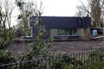 Tilburg 23 februari 2021
De nieuwe villa / huis van Guus Meeuwis is bijna klaar . De werklui hebben allemaal een bekeuring gekregen voor fout parkeren.