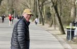 Amsterdam 24 februari 2021
Jack Spijkerman wandelend door het vondelpark